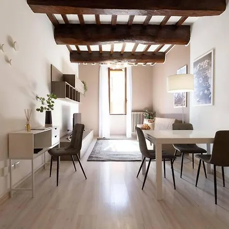 Flat With Whirlpool Bath In The Historic Centre Apartment *