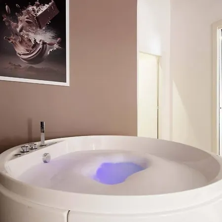 Apartment Flat With Whirlpool Bath In The Historic Centre *
